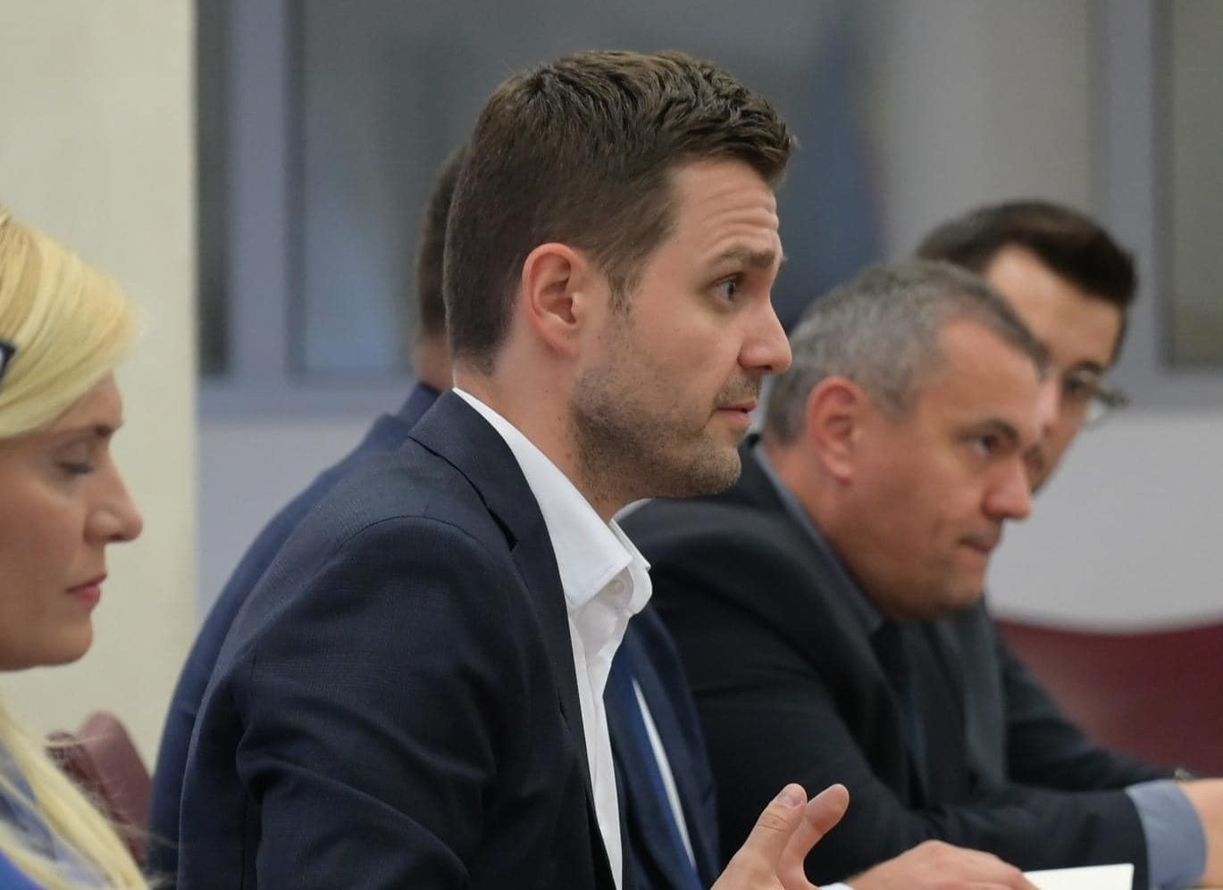 Муцунски телефонски ја повика на средба министерката за надворешни работи на Бугарија