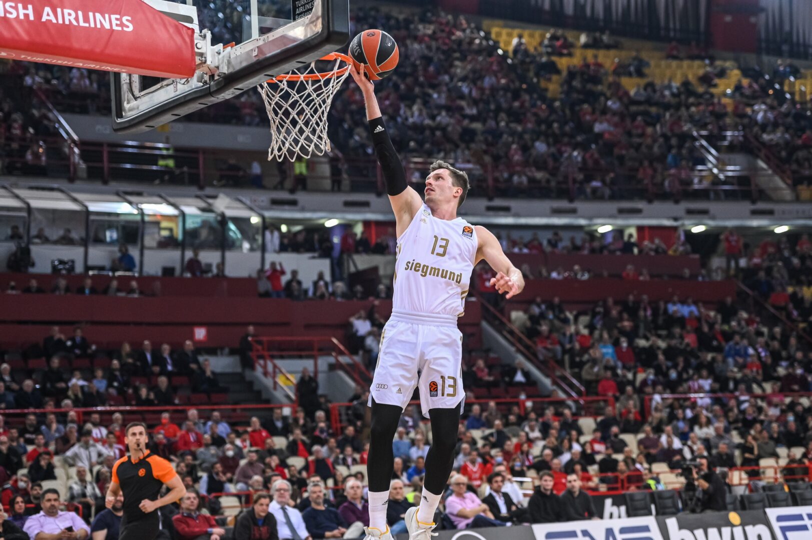 Дубаи има договор со најдобриот европски шутер