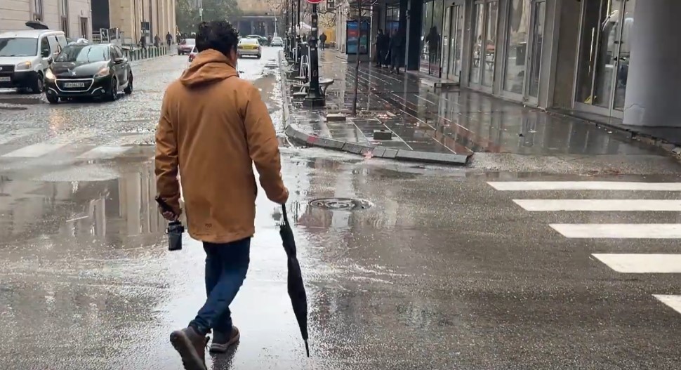 Променливо облачно со повремени врнежи од дожд