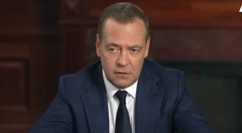 Медведев за нападите врз Иран: Миротворецот повторно го покажа своето лице