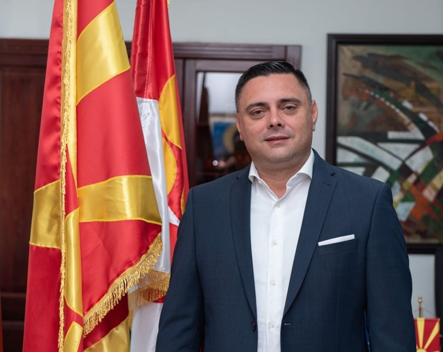 ВИДЕО: Јанчев синоќа испрати пумпи и опрема во Кичево