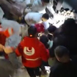 Спасувачки екипи трагаат по преживеани по уривање на стамбена зграда во Триполи