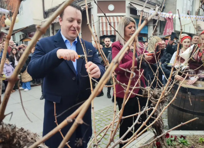 Николоски од Неготино посака добар род и вети континуирана поддршка од Владата