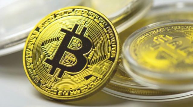 Биткоинот нагло падна поради преоценка на очекувањата за каматните стапки во САД