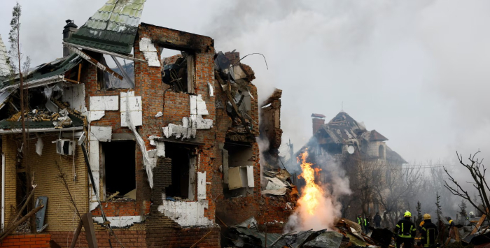 Зеленски: Русија ноќеска ја нападна Украина со 420 дронови и 39 ракети, повредени се десетици лица