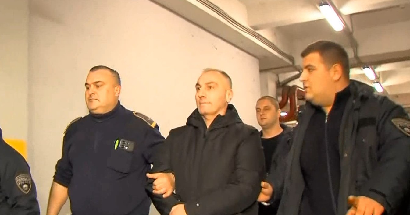 Куќен притвор за Артан Груби