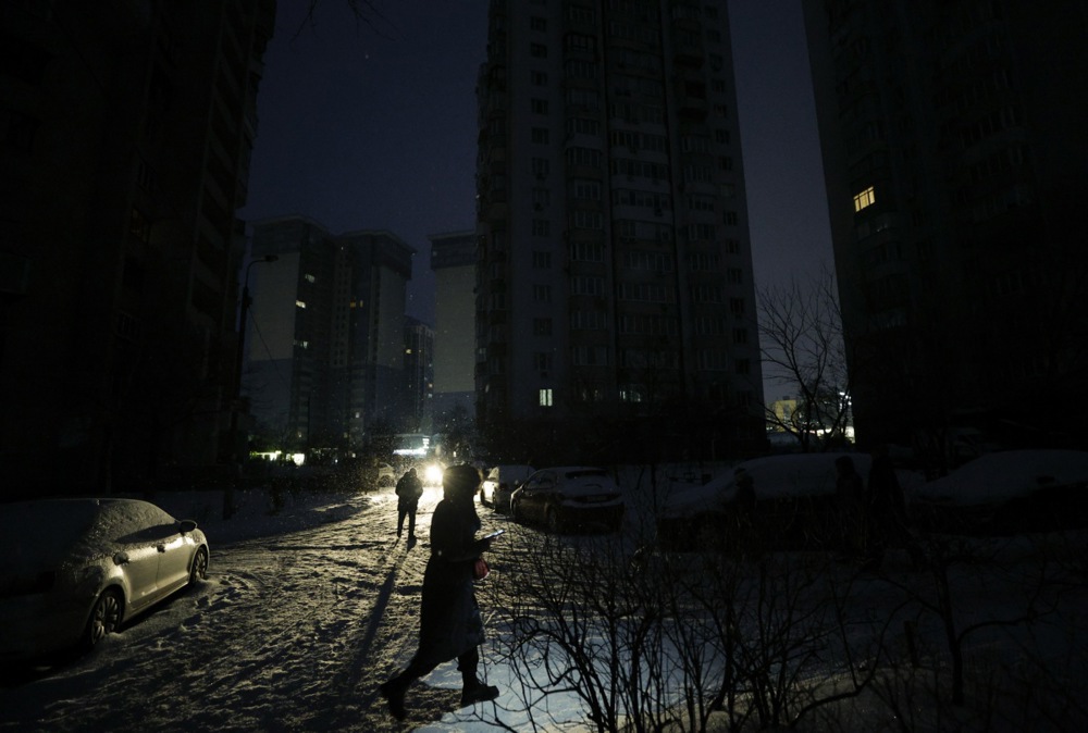 (Видео) Експлозии во Киев: Русија нападна со балистички ракети, повредени жена и дете