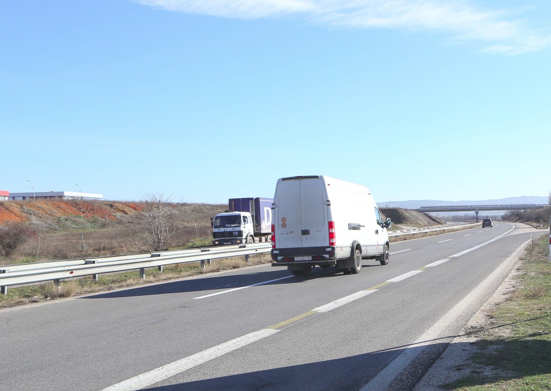 Сообраќајот се одвива по влажни коловози, без задржувања на границите