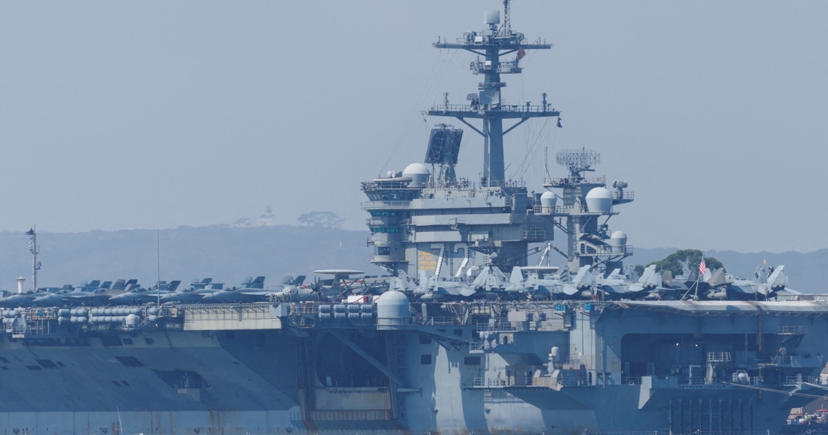 Американските преговарачи го посетија носачот на авиони во водите кај Иран