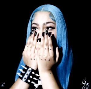 (Видео) 12-годишната ќерка на Ким Кардашијан и Кање Вест ја објави својата прва песна