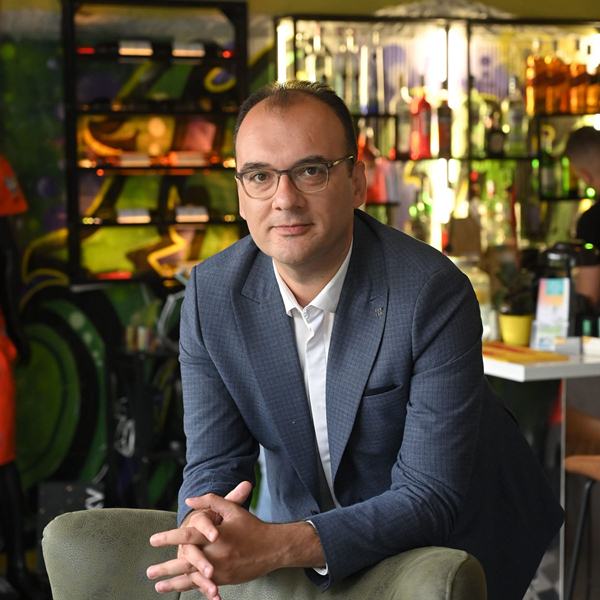 Колумна на Предраг Стојковски: Дигитален преседан или регулаторна корекција? Судењето на Закерберг и одговорноста на алгоритамскиот дизајн