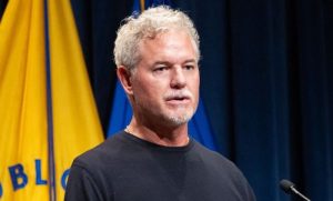 (ВИДЕО+ФОТО) ПОЧИНА ЕРИК ДЕЈН: Стана познат во серијата „Вовед во анатомија“, минатата година откри дека има болест за која нема лек