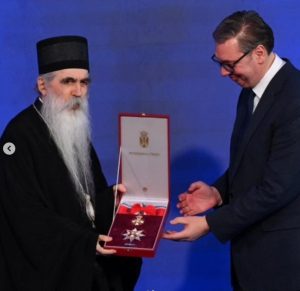 Откако СПЦ го одликува Вучиќ, тој го одликува Буловиќ со највисок орден