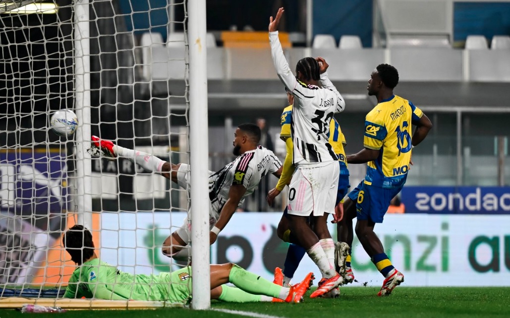 Бремер двоен стрелец, Јуве убедлив против Парма