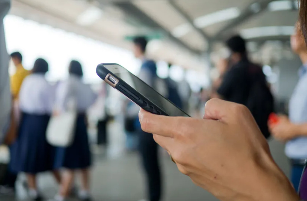 Интернет услугите во Иран речиси целосно прекинати