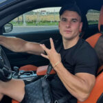 Познатиот српски јутјубер доживеал страшна сообраќајна несреќа, автомобилот му е целосно уништен