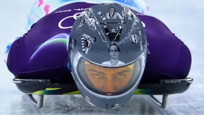 ИОК ГО ИСФРЛИ ОД ОЛИМПИЈАДАТА УКРАИНЕЦОТ КОЈ НОСЕШЕ ШЛЕМ СО СЛИКИ ОД ЗАГИНАТИ УКРАИНСКИ СПОРТИСТИ