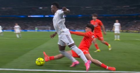 Шпанската јавност пак е на нозе: Вини симулираше и доби пенал, а ВАР не го поправи судијата (ВИДЕО)