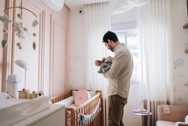 Зошто пеењето на бебињата е повеќе од приспивна песна