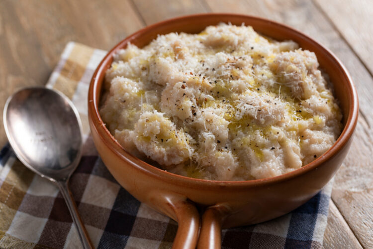 РЕЦЕПТ НА ДЕНОТ: Италијанска супа од леб