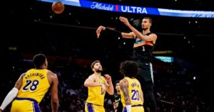 Историски дебакл на Лејкерс, Вембењама броеше до 40 (ВИДЕО)