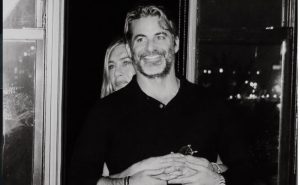 (ФОТО) БАКНЕЖ ЗА ПАМЕТЕЊЕ: Џенифер Анистон го прослави својот 57-ми роденден на најдобар начин!