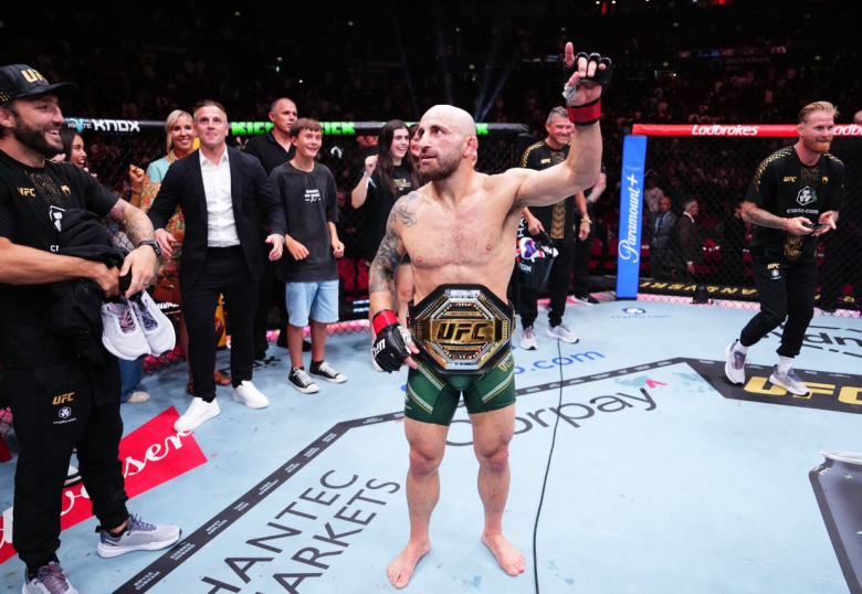 Волкановски е неприкосновен крал во УФЦ, ја одбрани светската титула