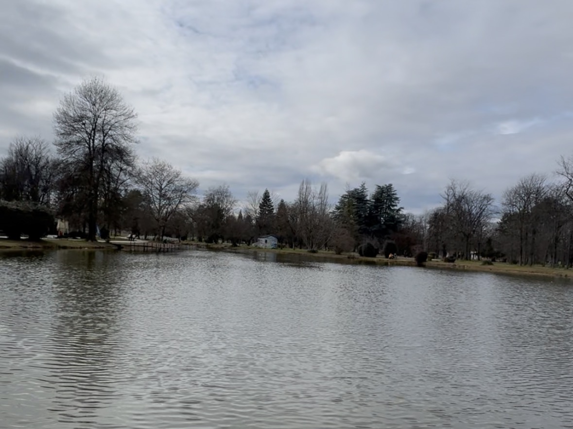Претежно облачно со повремени врнежи од дожд, на планините од снег
