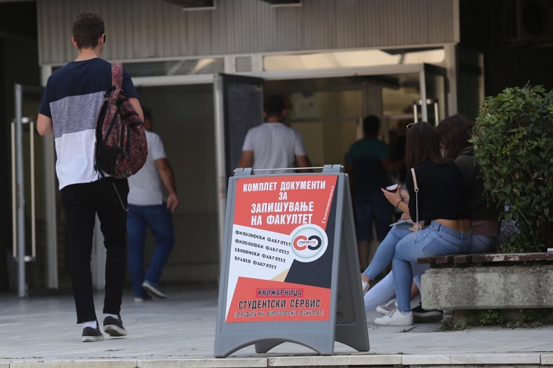 Меѓу амбицијата и скапотијата – колку чини еден студентски сон на децата на самохрани родители со минимални примања?