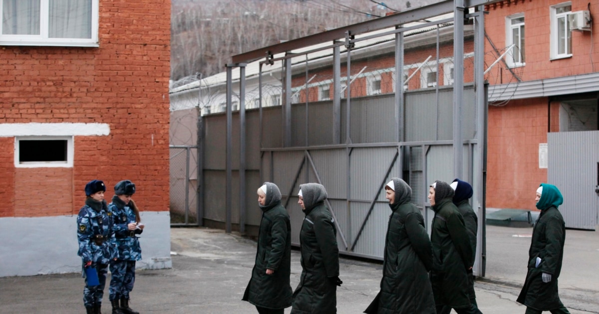 Како Русија регрутира жени од Централна Азија за војната во Украина?