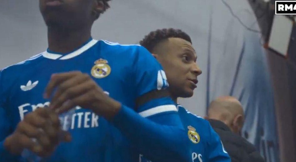 Откриен разговор помеѓу Мбапе и четвртиот судија против Валенсија: Не те разбирам…