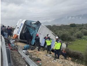 Осум загинаа, а 26 се повредени во автобуска несреќа во Анталија