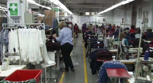 Работниците црнчат, а некои не добиваат ни плата!