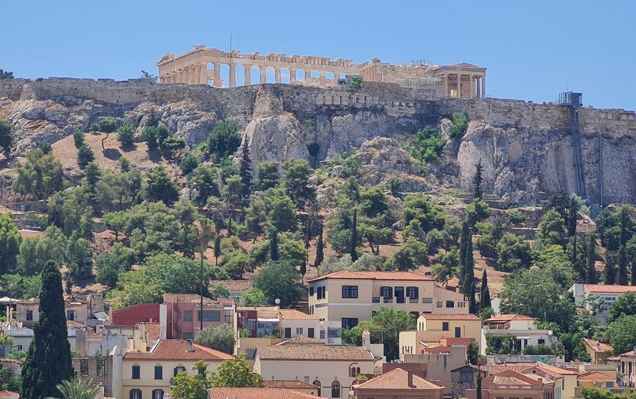 КАКО ЖИВЕАТ ГРЦИТЕ? - за мнозинството  месечниот приход е недоволен за целиот месец