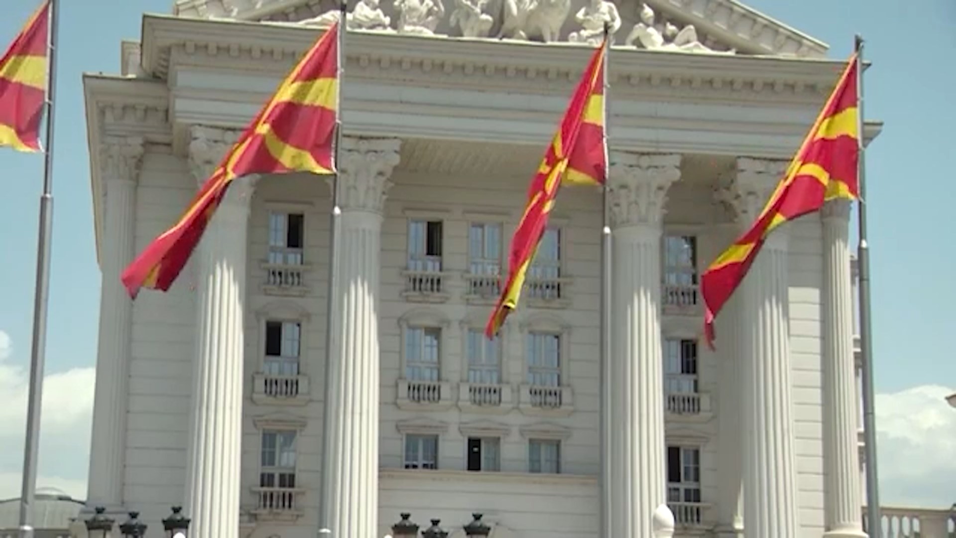 „Тим билдингот“ за владини административци „тежок“ 80 000 нема да се случи?!