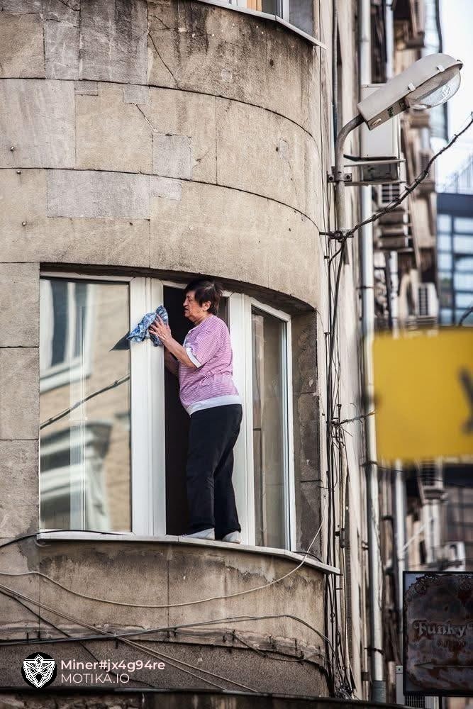 Старите навистина се деца без родители