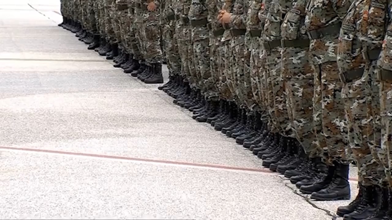 Четворица професионални војници имаат шуга