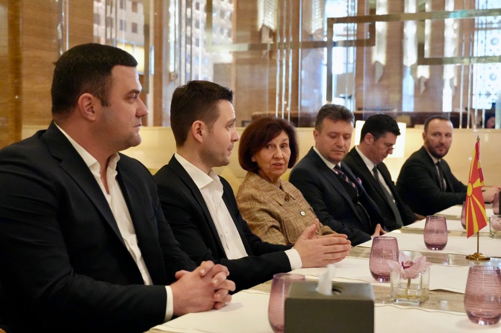 Средба на Муцунски со Македонци кои живеат и работат во Обединетите Арапски Емирати