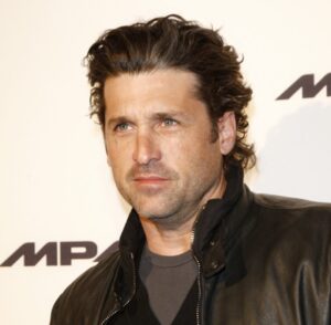 (Фото/Видео) Сопругата и ќерката го украдоа шоуто: Холивудскиот заводник во најубавото друштво на црвениот тепих