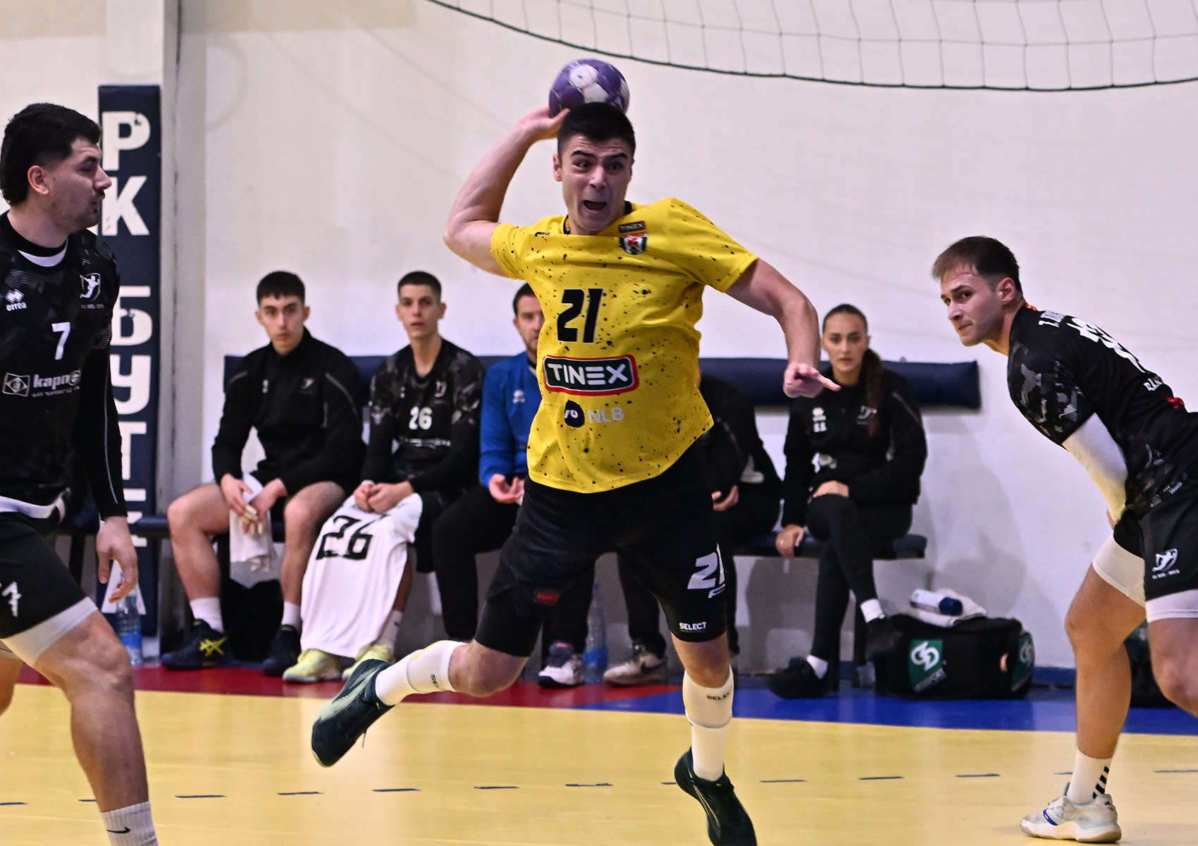 Пролет издржа едно полувреме во Автокоманда