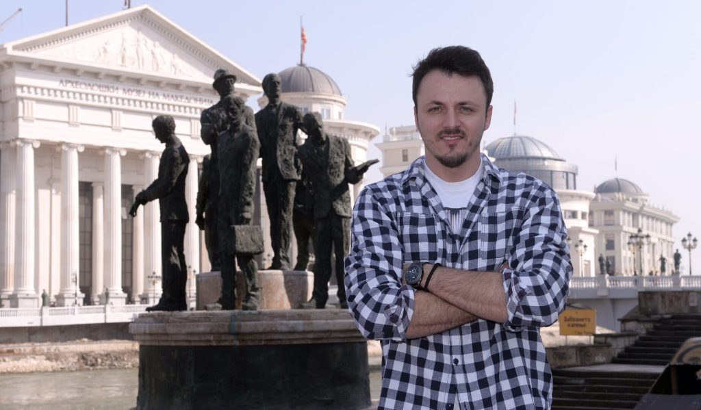 (Видео) Српски „Телеграф“ објави снимка од возилото со кое бил киднапиран Кајмакоски: „Напаѓачите се во бегство, пејачот пронајден“