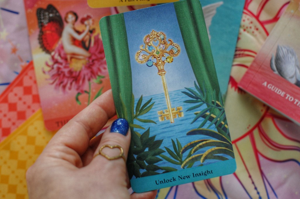 Откријте ја својата љубовна судбина на Денот на вљубените 2026: Што предвидува таротот за вашиот знак?