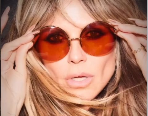 Нејзниното нормално секојдневие: Хајди Клум топлес, овој пат среде пруга