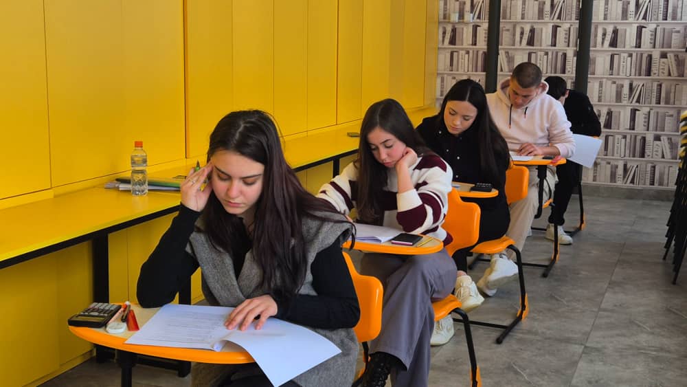 464 ученици од 61 средно училиште учествуваа на регионалниот круг на Економската олимпијада