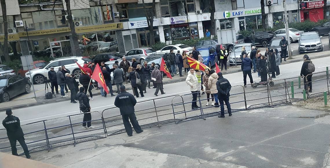 Блокади ќе има сѐ додека не се зголемат платите – Наредниот е наменет за работодавачите