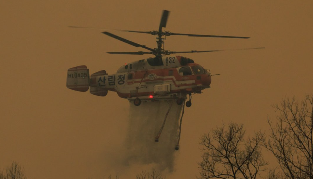 Неконтролиран шумски пожар во близина на Мелбурн им се заканува на околните населби