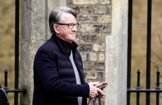 УАПСЕН БИВШИОТ БРИТАНСКИ АМБАСАДОР ВО САД ПИТЕР МАНДЕЛСОН ПОРАДИ ВРСКИТЕ СО ЕПСТИН