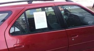 (ФОТО) Искрениот оглас на автомобилот ги насмеал минувачите до солзи, мора да видите зошто сопственикот го продава