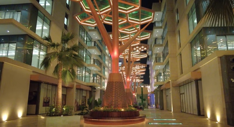 Катар се надмина себеси - погледнете како изгледа кристална патека што служи како надворешен клима-уред