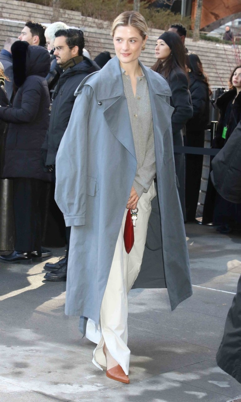 Знаете ли чија ќерка е ова? Таа ја добила својата убавина од нејзината мајка, која е позната глумица.